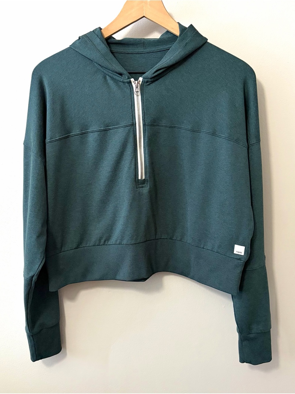 Vuori Halo Half Zip Cropped Hoodie Grove Heather Green - Picture 4 of 10